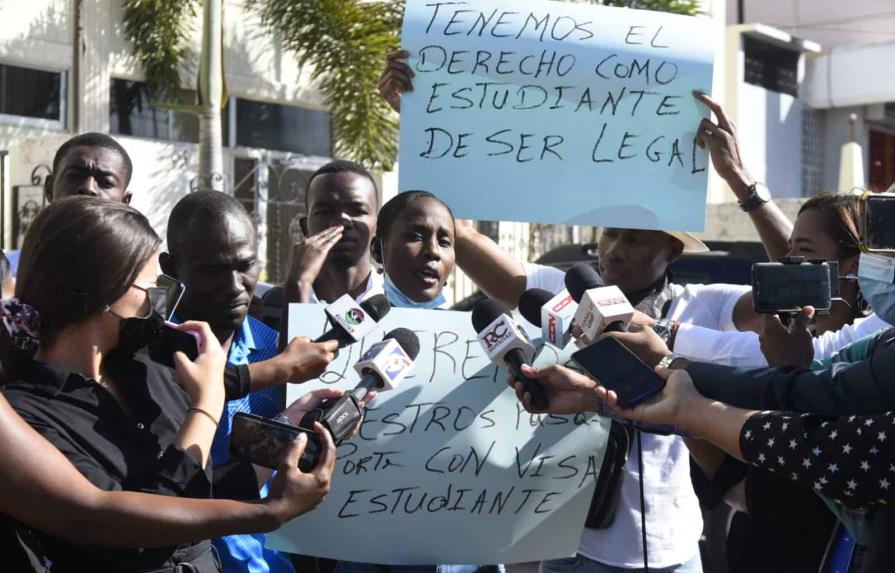 Estudiantes haitianos en RD piden le entreguen pasaportes visados