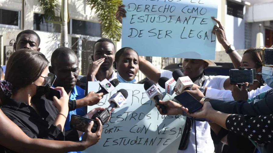 Estudiantes haitianos en RD piden le entreguen pasaportes visados