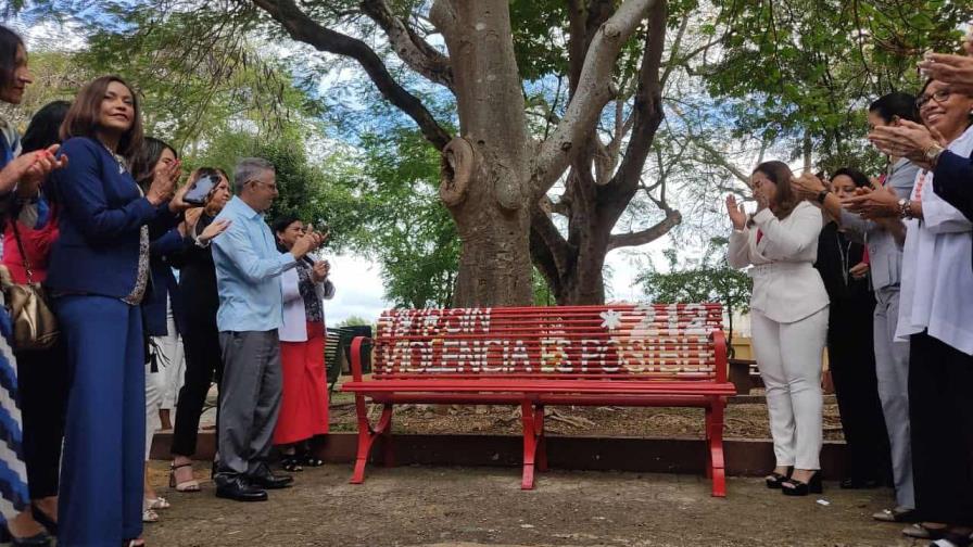Instalan en Santo Domingo Este primer “Banco Rojo” del país