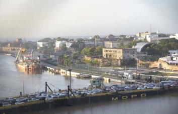 Tránsito fluye de manera normal sobre el puente flotante esta mañana