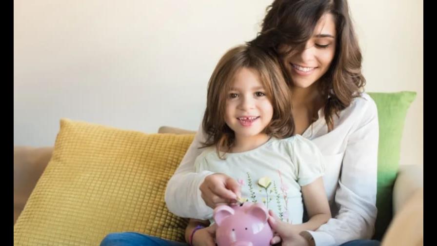 Así puedes enseñar a tus hijos a ahorrar