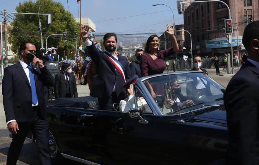 Gabriel Boric asume como presidente en busca de un cambio profundo para Chile