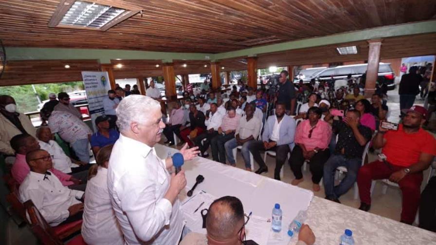 Miguel Vargas ve peligrosos los precios de la canasta familiar