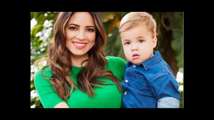 Pamela Silva muestra al padre de su hijo