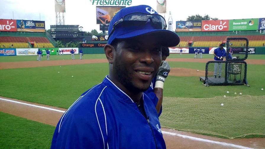 Internan por problemas cardíacos a Timo Pérez en la Plaza de la Salud