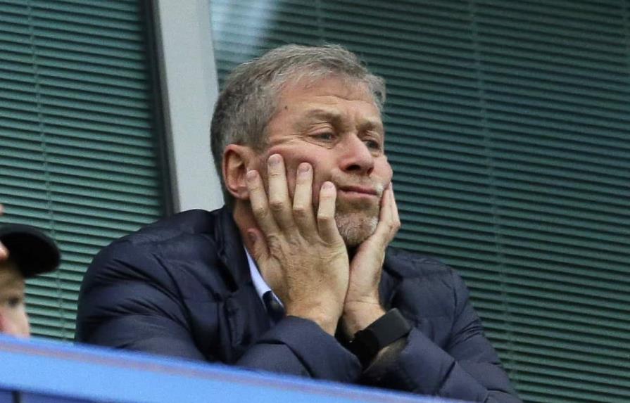 Liga Premier descalifica Abramovich como director de Chelsea