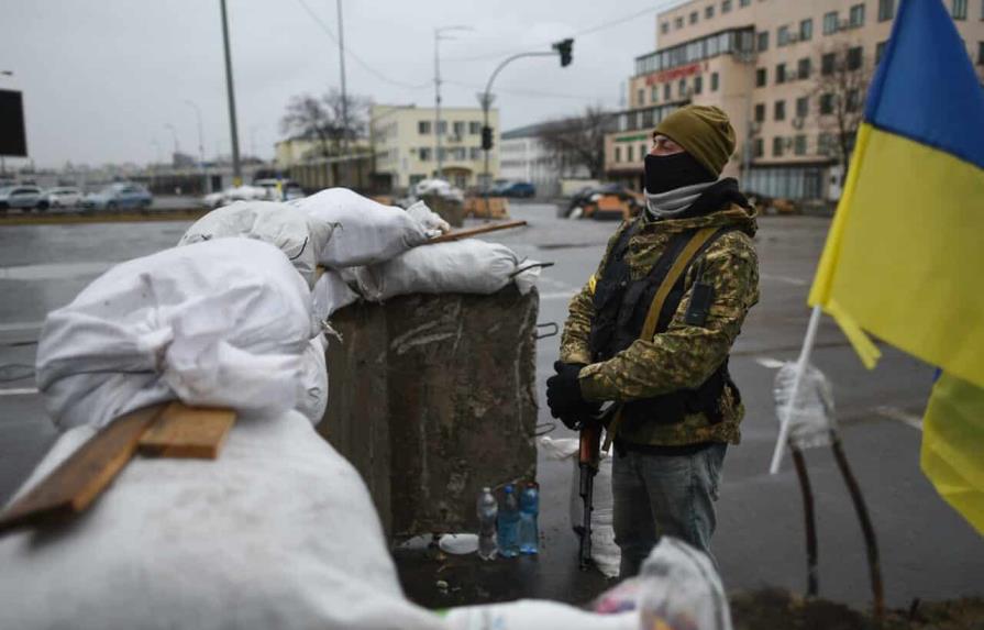 Kiev acopia medicamentos y comida antes de la posible invasión, según alcalde