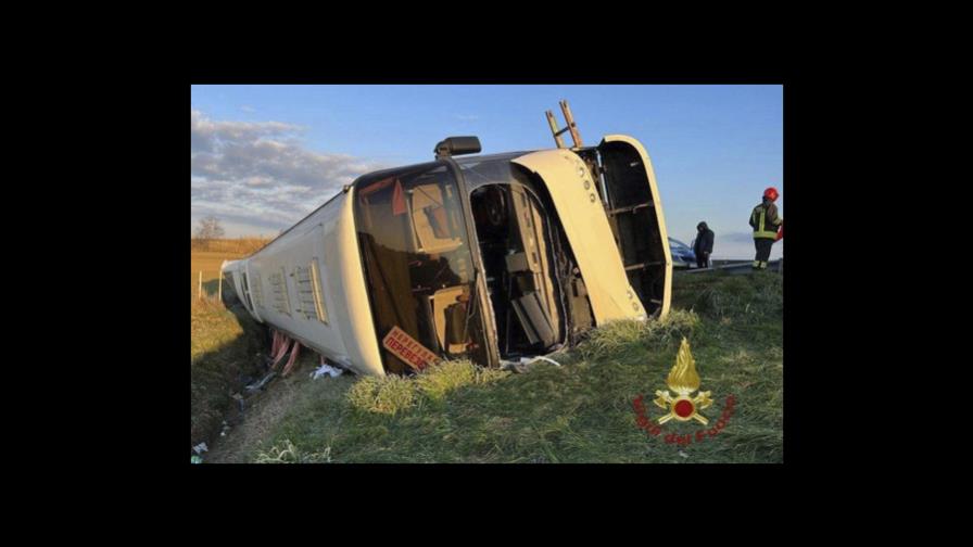 Un muerto al estrellarse un autobús con refugiados ucranianos en Roma Un muerto al estrellarse un autobús con refugiados ucranianos en Roma