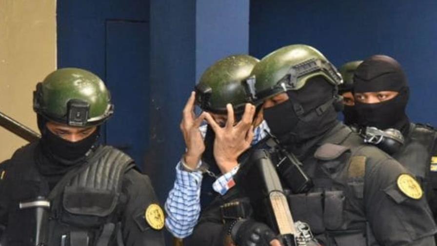 Condenan a exdiputada y a exdirector de Migración de Santiago por lavado de activos