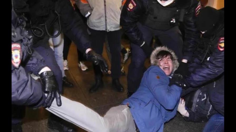 Arrestados en Rusia más de 250 manifestantes contra la operación en Ucrania