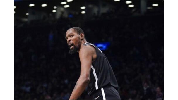 Durant cuestiona mandato que deja a Irving entrar a arena