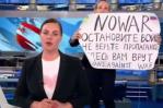 Una periodista interrumpe con proclamas antibélicas noticiero de la TV rusa