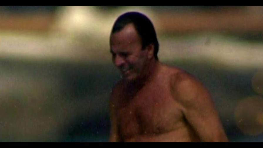 Salen a la luz imágenes de Julio Iglesias desnudo en su casa de Punta Cana