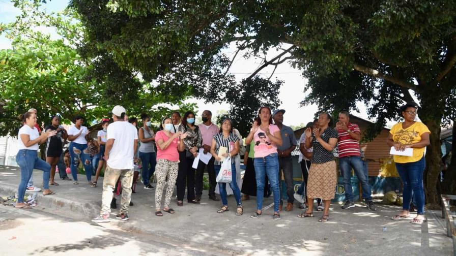 Familias piden viviendas prometidas tras desalojo por construcción del Metro