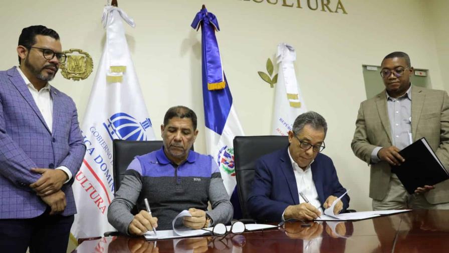 Firman acuerdo para fomentar agricultura familiar en comunidades de escasos recursos