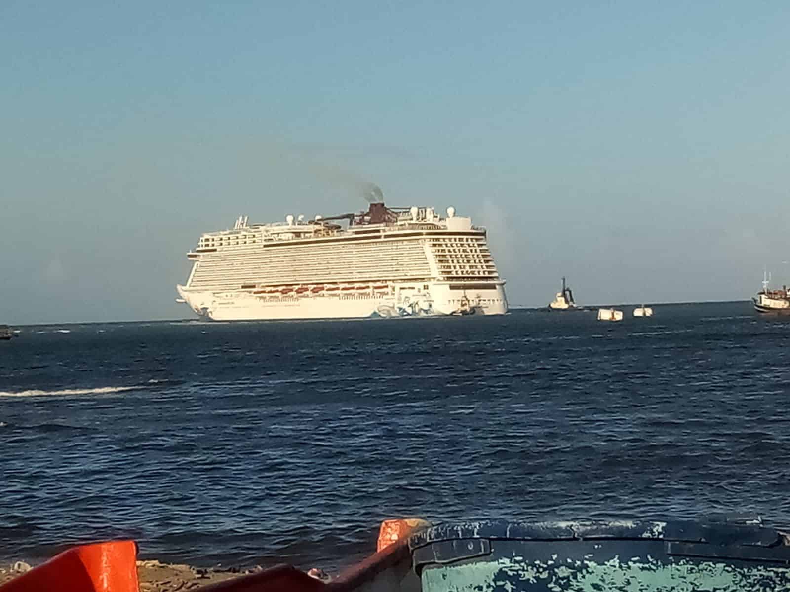 La embarcación encallada es el crucero Norwegian