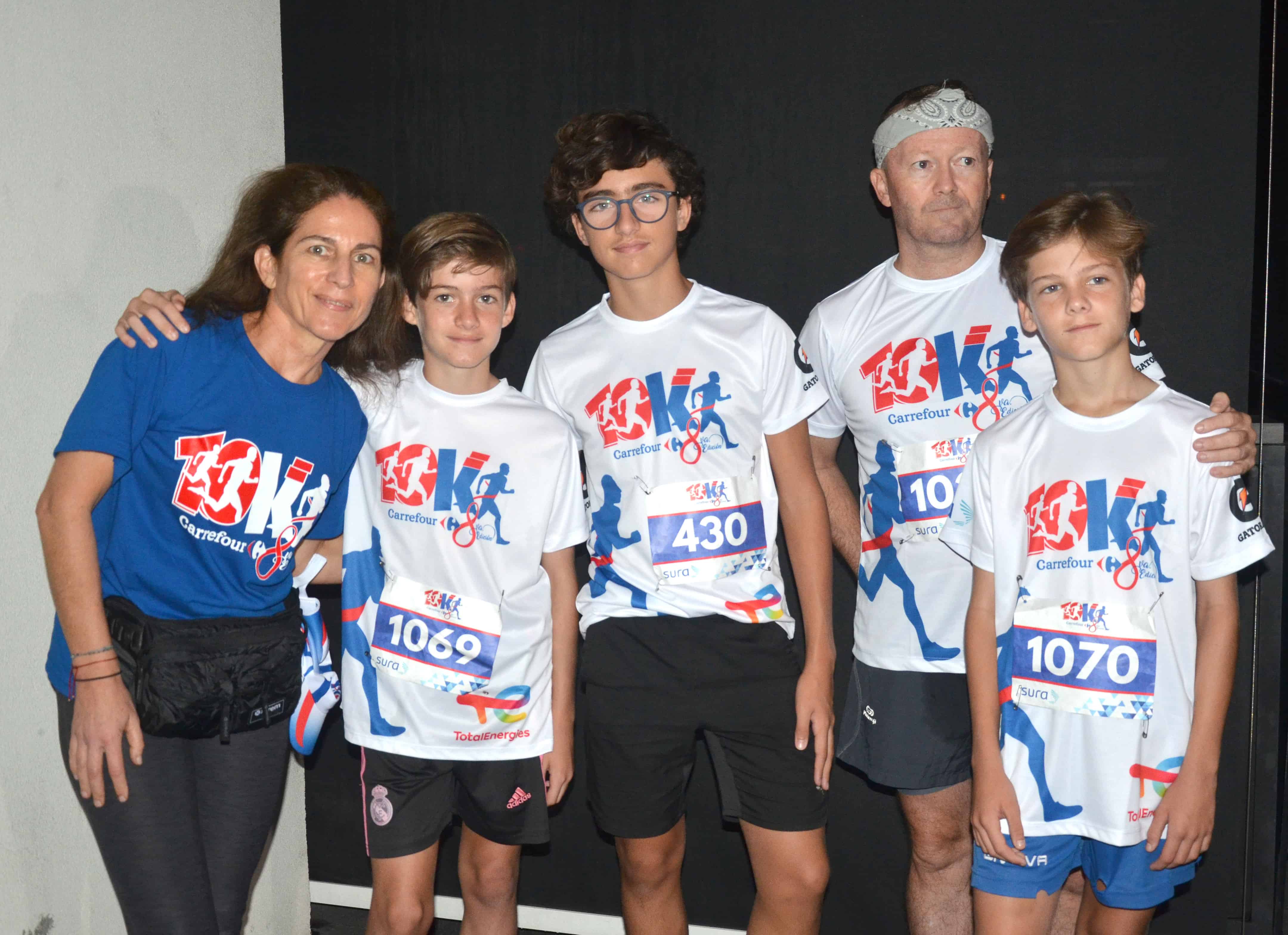 Karine Noetinger, Charles Kergall, Maxime Kergall Mario, Rodríguez  y  Nicolás Kergall.