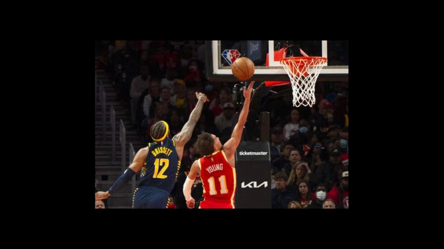 Young anota 47 puntos en triunfo de Hawks; Chris Duarte no jugó
