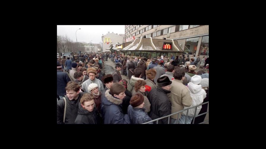 Salida de McDonald’s de Rusia representa una pérdida de potente símbolo