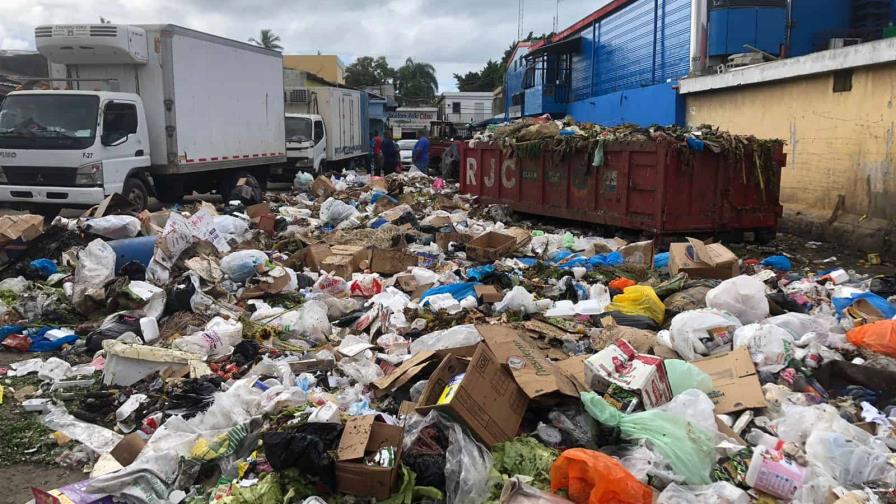Denuncian foco de contaminación en mercado de San Pedro de Macorís por vertedero improvisado Denuncian foco de contaminación en mercado de San Pedro de Macorís por vertedero improvisado