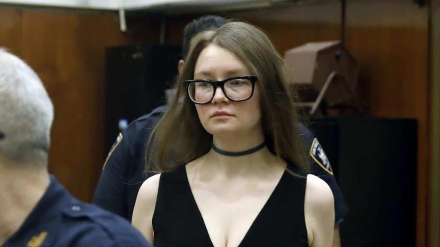 Estafadora de NY Anna Delvey, evita ser deportada de EEUU a Alemania