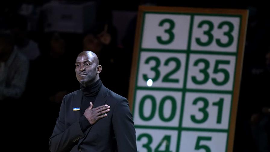 Los Celtics retiran el número 5 de Kevin Garnett