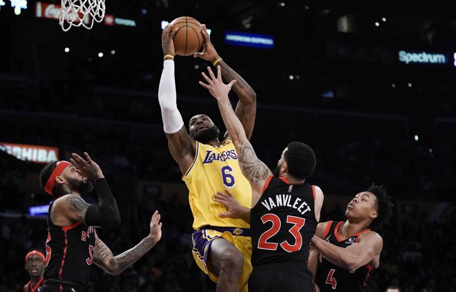 VÍDEO | Barnes y los Raptors derrotan a los Lakers 