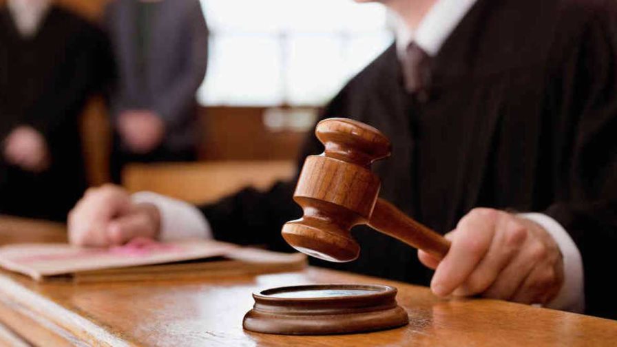 Condenan a 5 años de prisión a hombre que apuñaló y golpeó a su pareja en San Pedro de Macorís