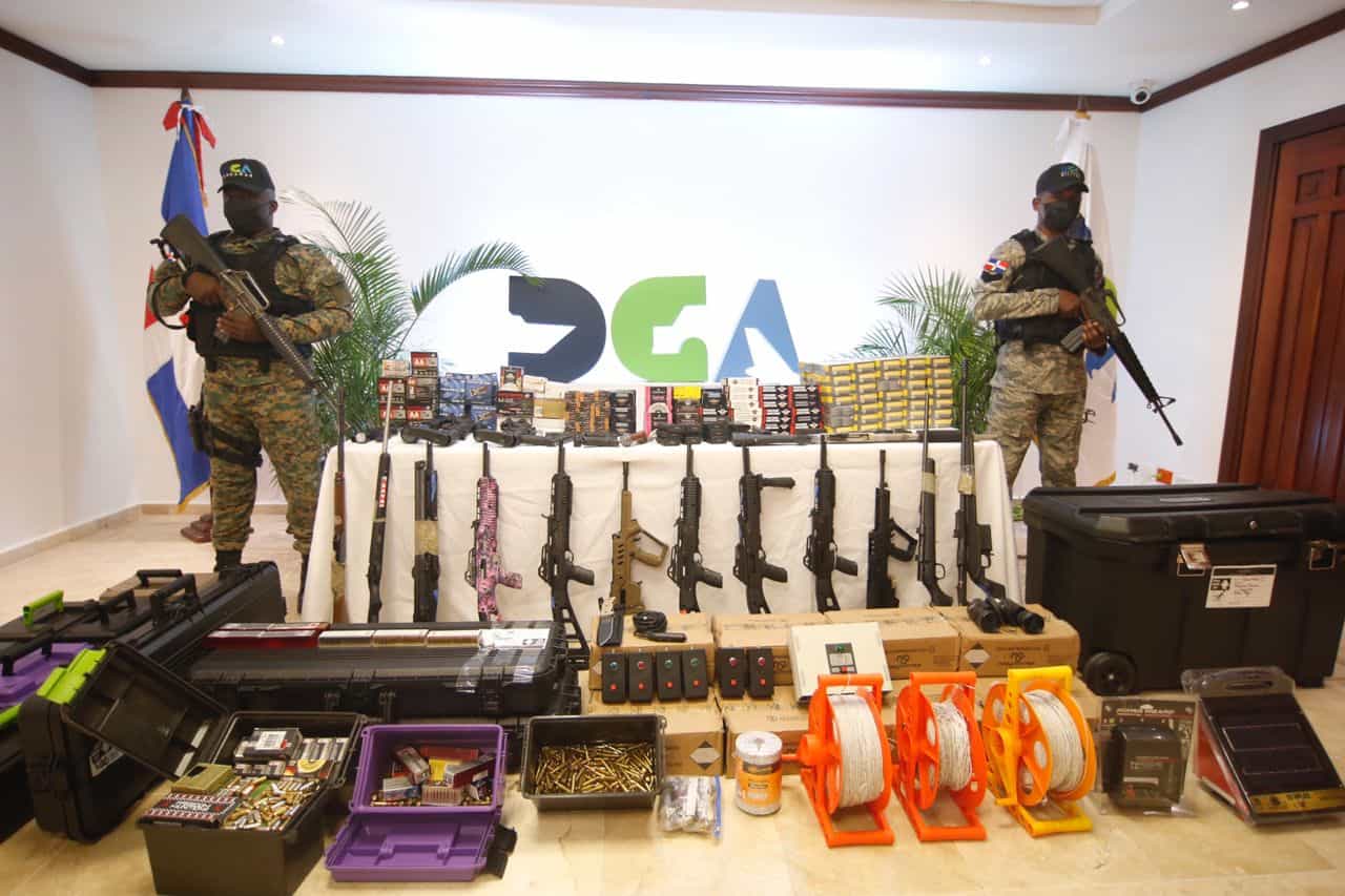Las armas de alto calibre, municiones, pertrechos militares y dispositivos explosivos en el Puerto Río Haina