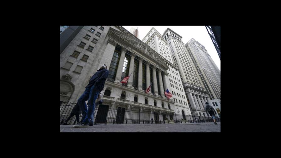 Wall Street en alza al mediodía, y baja precio del petróleo