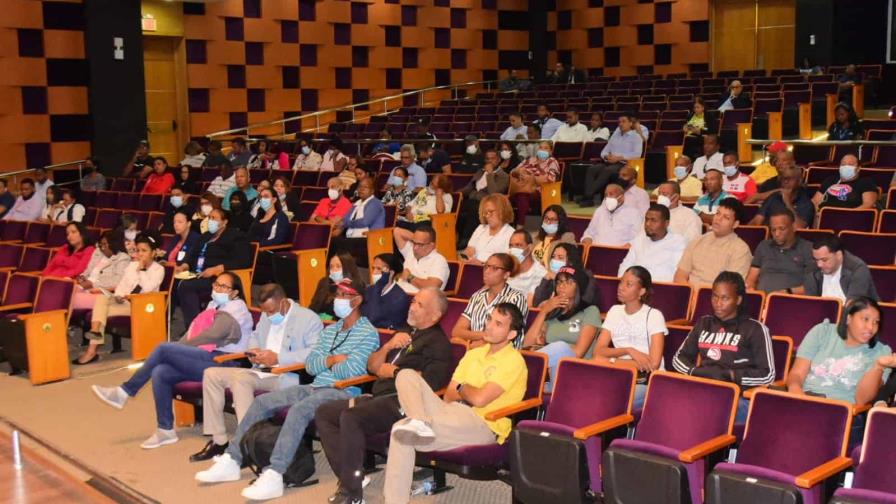 Ofrecen charlas para los deportistas y empleados del Miderec interesados en viviendas