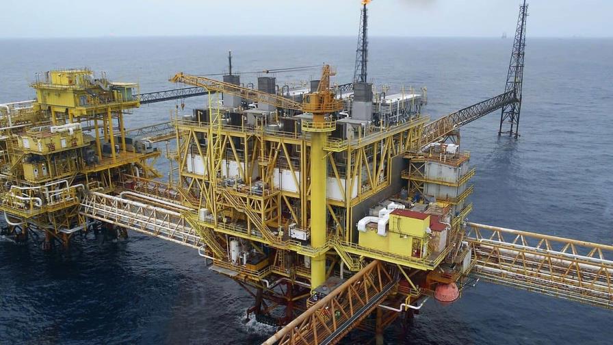 El Brent baja más de un 7 % y se sitúa por debajo de los 100 dólares
