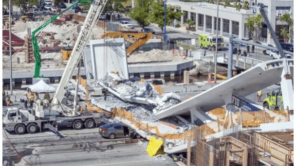 Un memorial recuerda a las víctimas del puente que colapsó en Miami