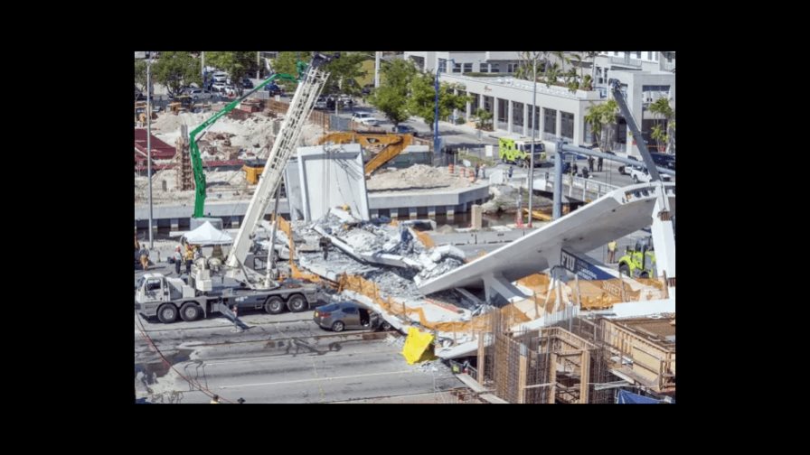 Un memorial recuerda a las víctimas del puente que colapsó en Miami