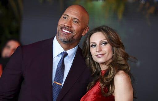 Dwayne Johnson reconoce a mujeres en su vida por moldearlo