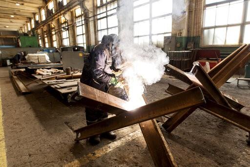 La guerra en Ucrania trastoca vidas y cadenas de suministro