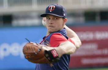 Sonny Gray se presenta con los Mellizos listo para empezar
