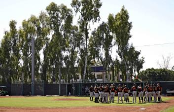 Nuevo conflicto: MLB violó ley laboral con peloteros de las menores
