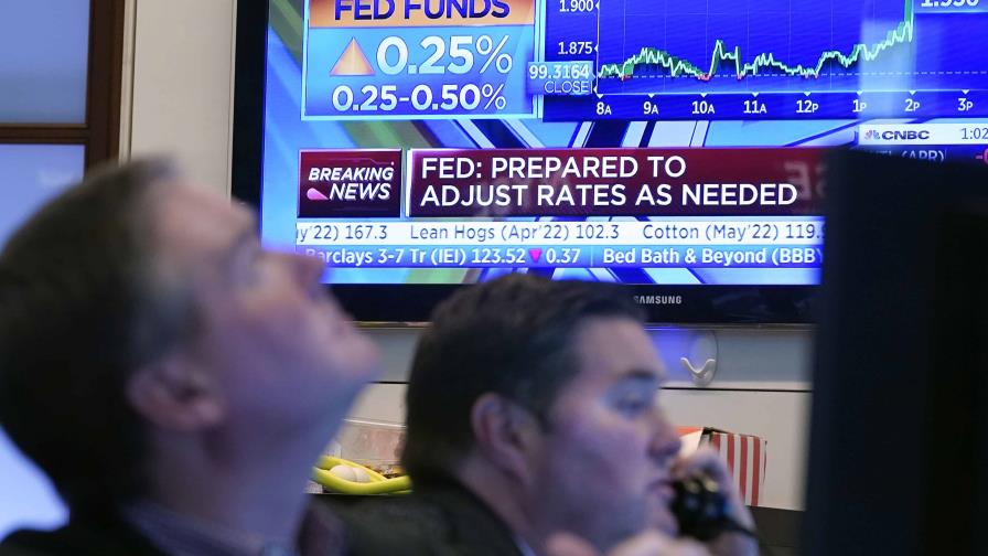 Wall Street cierra verde y el Dow Jones gana un 1.55 % tras subida de tipos