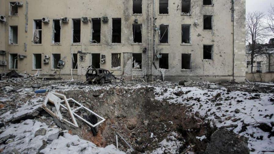 Rusia bombardea un teatro de Mariúpol donde había cientos de refugiados Rusia bombardea un teatro de Mariúpol donde había cientos de refugiados