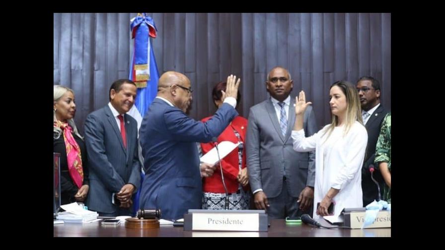 Cámara de Diputados escoge a viuda del diputado José Francisco López para sustituir su curul Cámara de Diputados escoge a viuda del diputado José Francisco López para sustituir su curul
