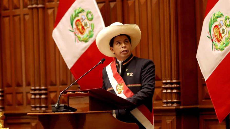 Presidente de Perú niega corrupción y pide consensos al Congreso