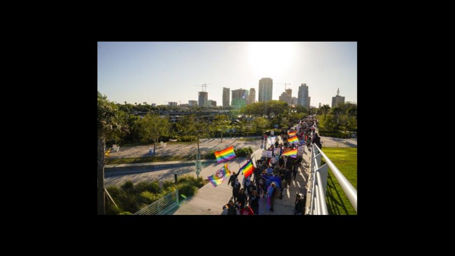 Trabajadores de Disney a huelga por ley No digas gay
