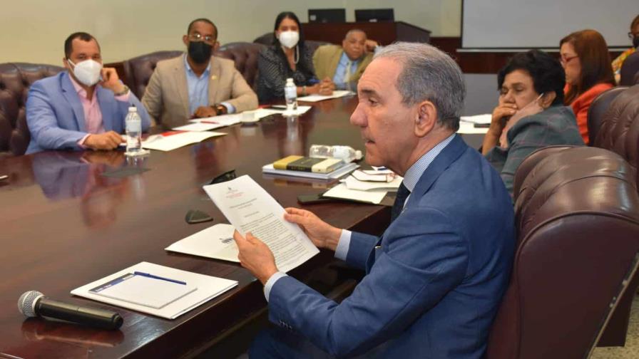 Mescyt suspende becas para especialidades médicas en Cuba y Venezuela Mescyt suspende becas para especialidades médicas en Cuba y Venezuela