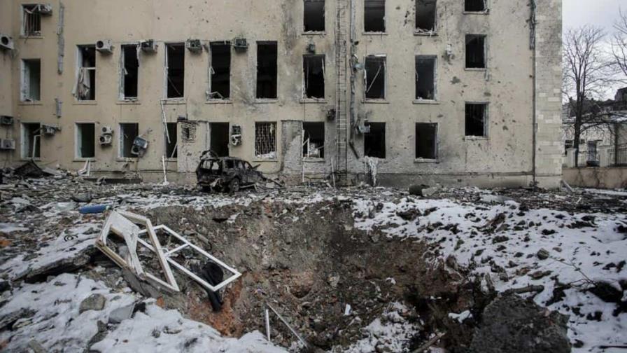 Rusia bombardea un teatro de Mariúpol donde había cientos de refugiados Rusia bombardea un teatro de Mariúpol donde había cientos de refugiados