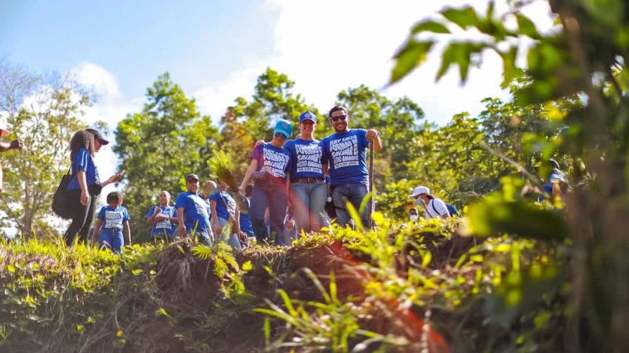 Empresa inicia proyecto reforestación río Haina