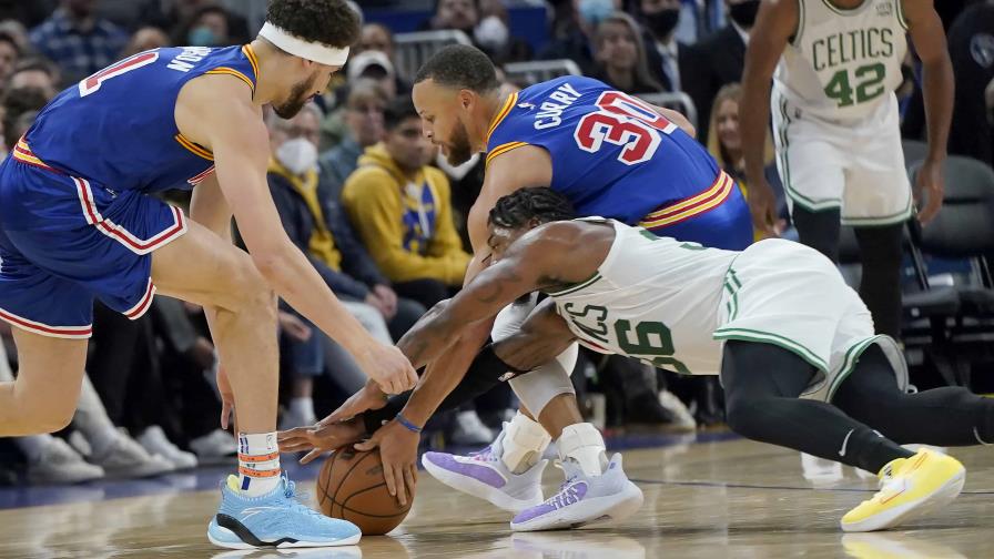 VÍDEO | Stephen Curry podría ser baja hasta playoffs por un esguince