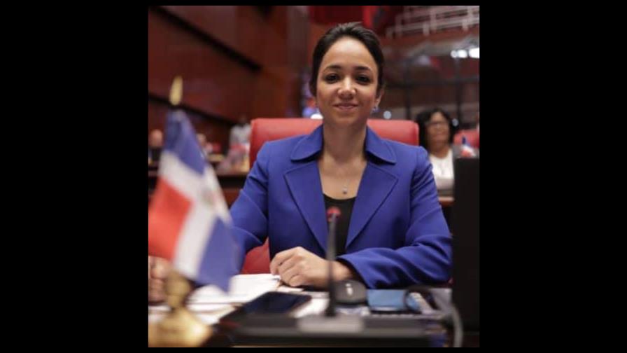 Faride advierte al legislador que dijo que los diputados son príncipes que tenga cuidado