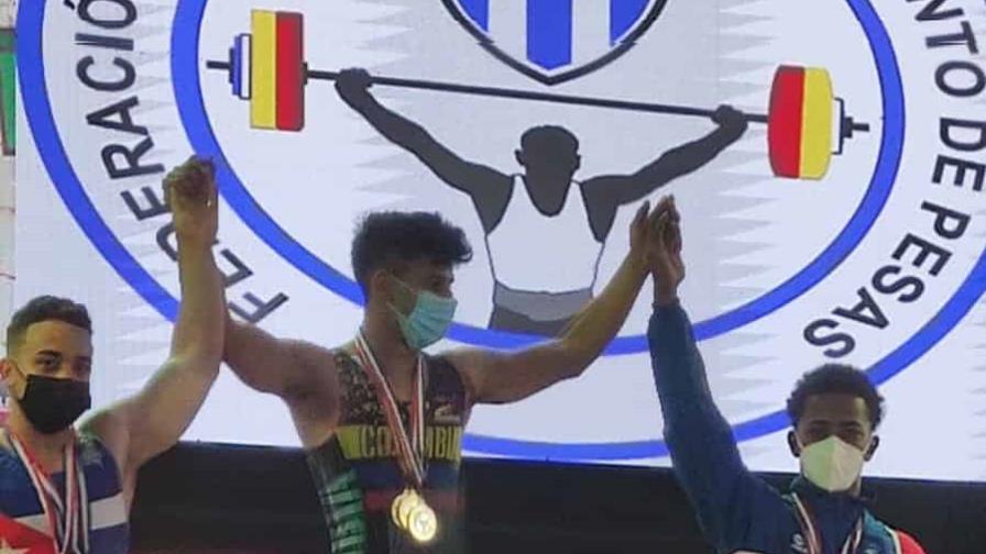 John Pirón conquista tres medallas en su regreso a la halterofilia