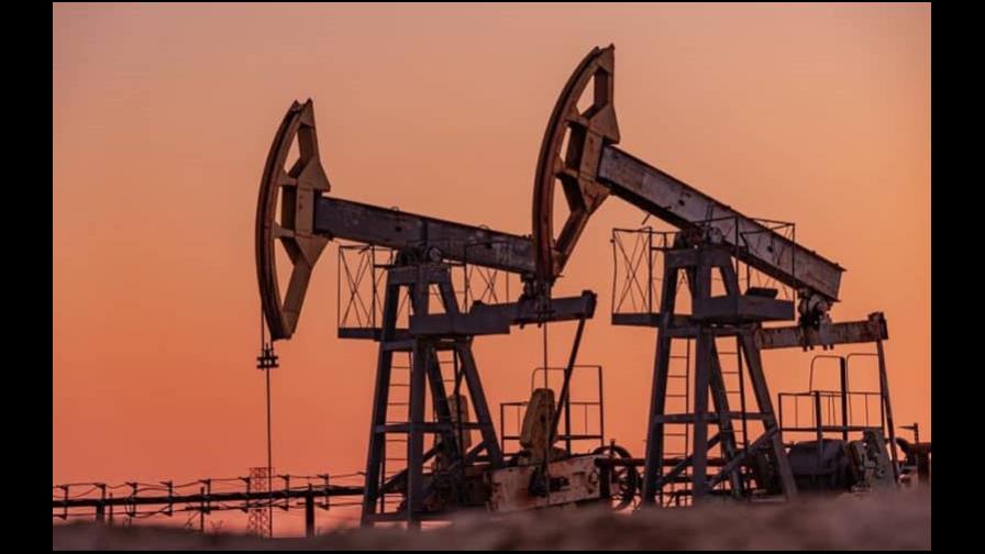 El petróleo Brent sube un 8.91 %, hasta los 106.91 dólares